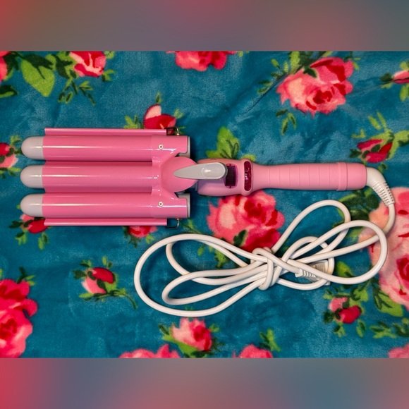 Ulta Beauty Other - NWOB 1” Triple Barrel Ceramic Tourmaline Hair Waver•360swivel•6ft cord
